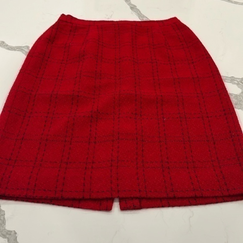 Talbots Red and black Beautiful women’s petite size 10 lined skirt‎